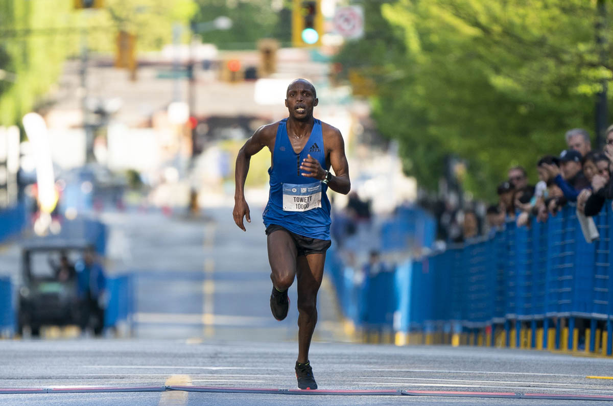 George Towett of Kenya runs 1:04:33 to take the BMO Vancouver Half Marathon win. Photo: Richard Lam / RUNVAN®